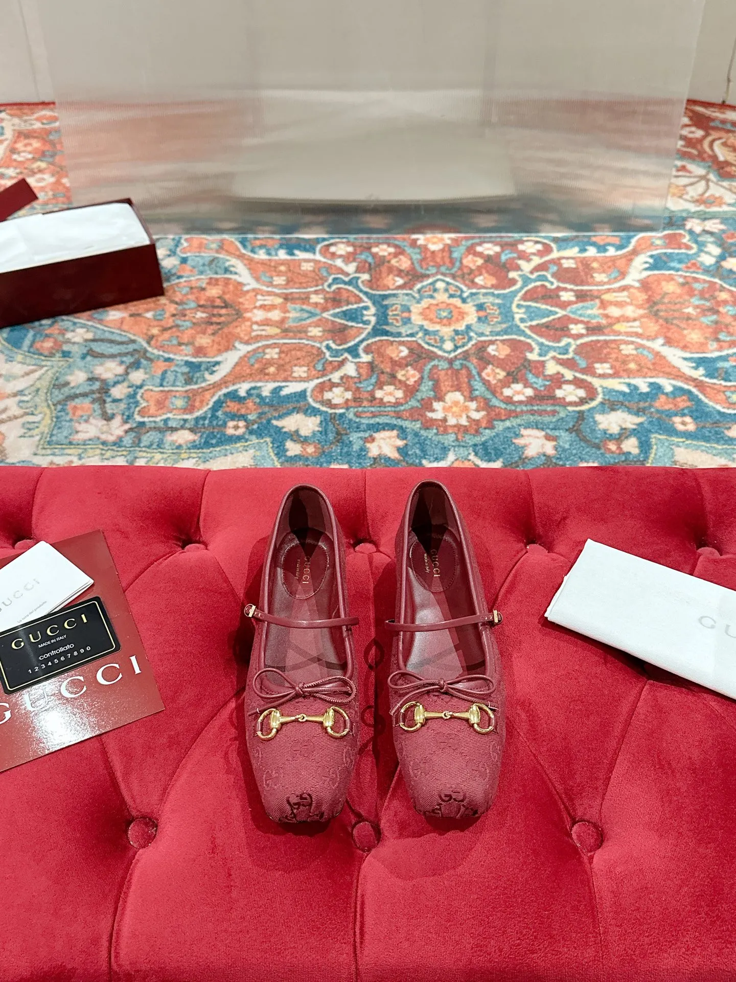 👟👟Ex-factory price 520👟👟 Gucci 2025 early spring 25 series new products🆕Flat ballet shoes horsebit new small square toe shoes, square toe design with elegant bow details, classic, refined, elegant, playful and fashionable flat shoes, creating an excellent wearing experience ▪️Fabric: original custom canvas/sheepskin ▪️Inner lining/foot pads: high-end custom sheepskin lining ▪️Heel height: flat ▪️Outsole: Italian genuine leather ▪️Number of yards: 35-39 (40.41 customized, non-refundable)